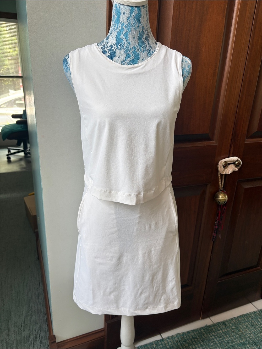 Nike Dri fit dress Sleeveless White Layered/crop top /skirt/side pleats &pockets